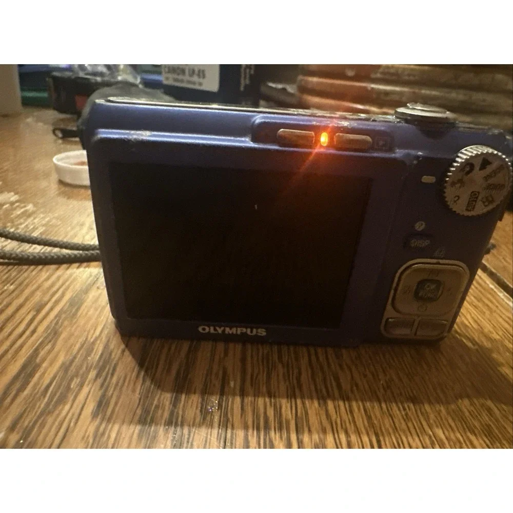 Olympus FE FE-330 8.0MP Digital Camera - Blue Crusty and lcd doesnt come on